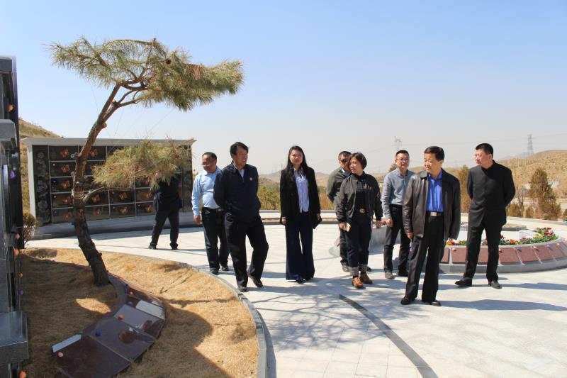 包頭市民政局領(lǐng)導(dǎo)蒞臨九龍園參觀指導(dǎo) 包頭市民政局領(lǐng)導(dǎo)蒞臨九龍園參觀指導(dǎo)